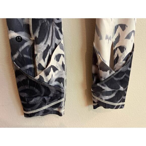 Lululemon Wunder Under Pant SE Dance
Pretty Plume Angel Wing Black 4 - Picture 5 of 8